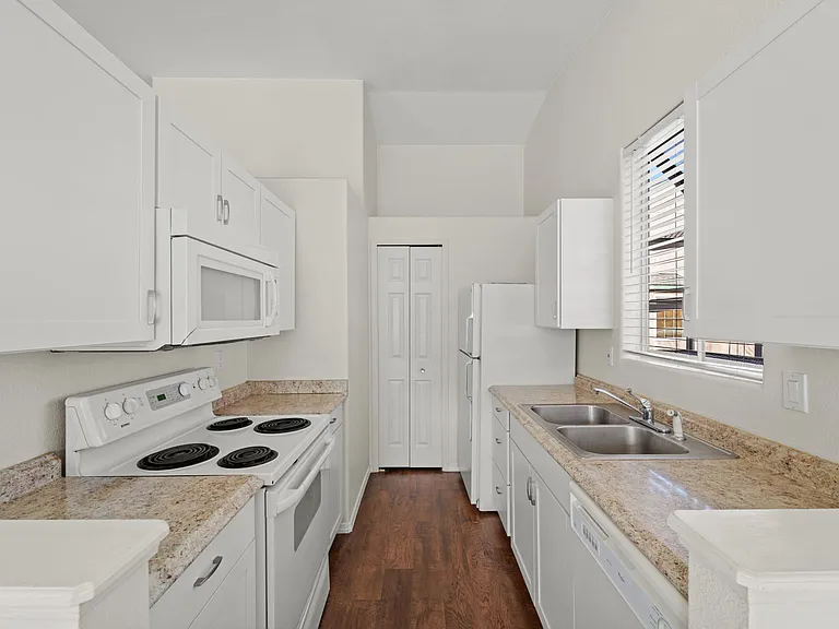 6082 Colony Cir — Photo 8