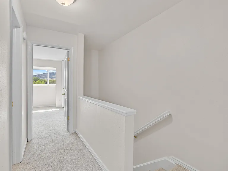 2666 Sherwood Cir — Photo 32