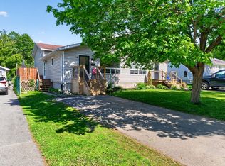 41 Maple St S, Gananoque, ON K7G2N6