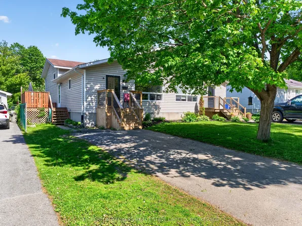 41 Maple St S, Gananoque, ON K7G 2N6