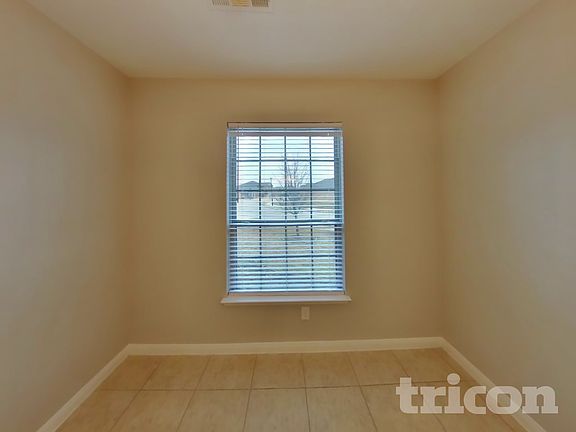 5th image of 211 Kennedy Dr