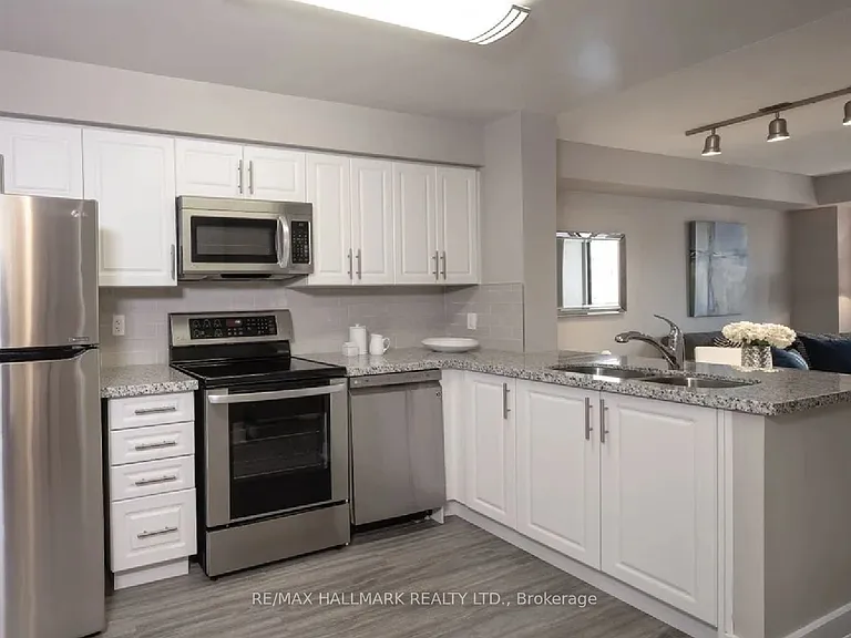 167 Church St #Penthouse 10 — Photo 3