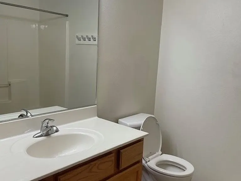 4526 Hartzell Ln — Photo 8