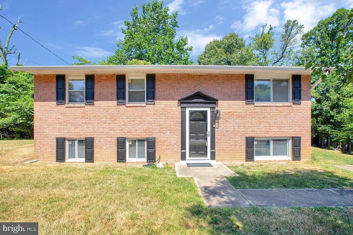 2511 Sansbury Rd photo 1