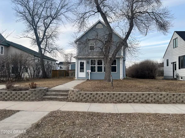 1011 3rd St NE, Devils Lake, ND 58301