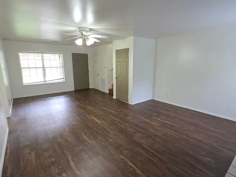 611 Preston Dr — Photo 3