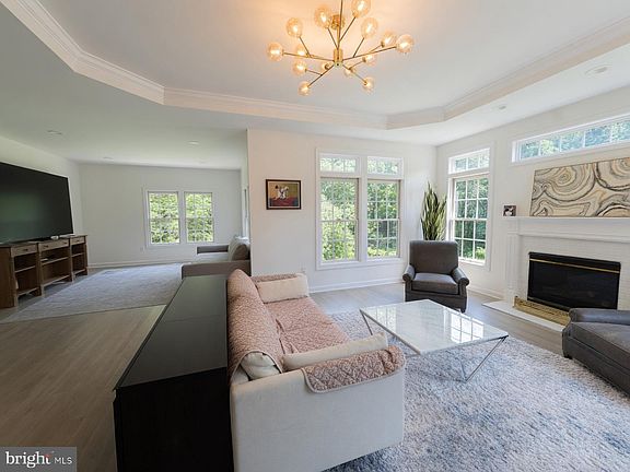 4th image of 12 Windflower Ct