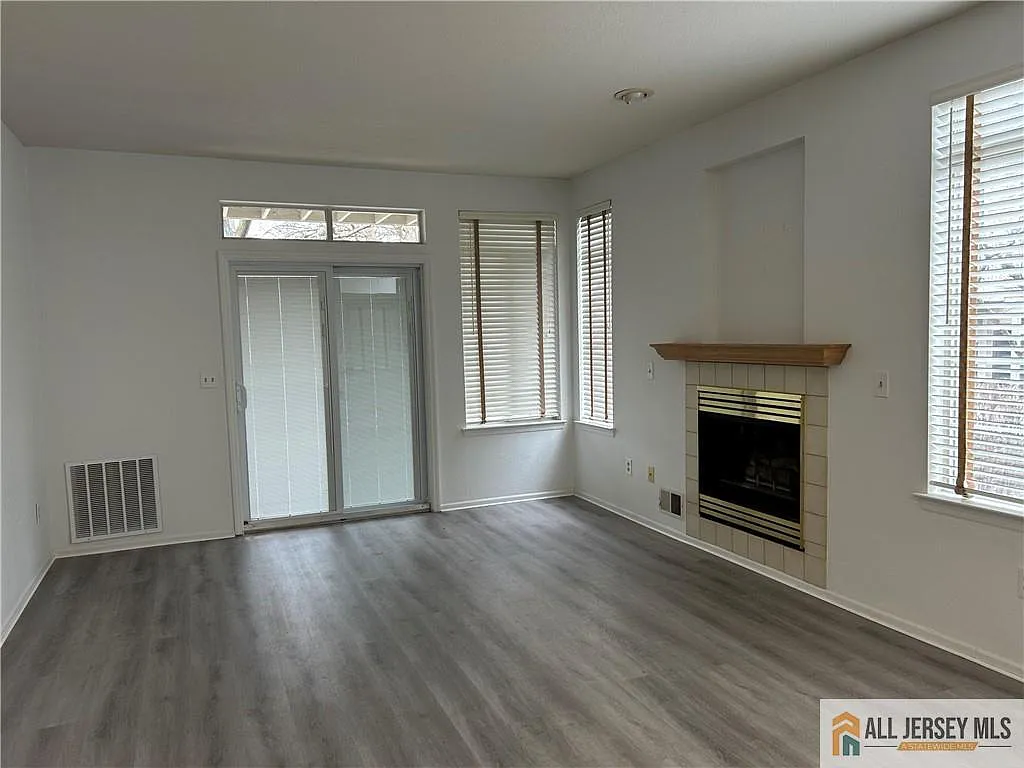 2 bed, 2.0 bath, 977 sqft, $2,750 — Photo 4