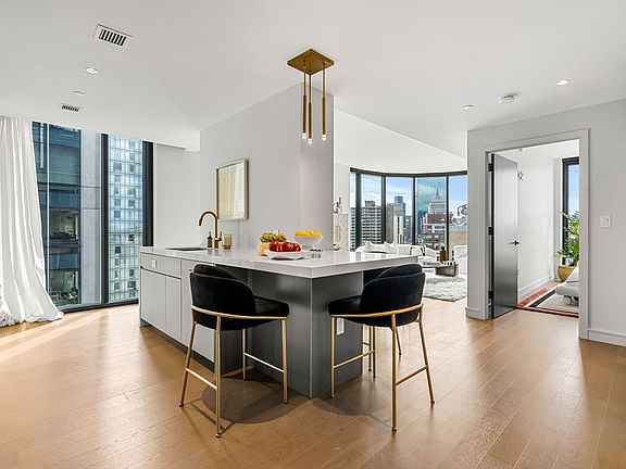5th image of 55 Lagrange St #1902