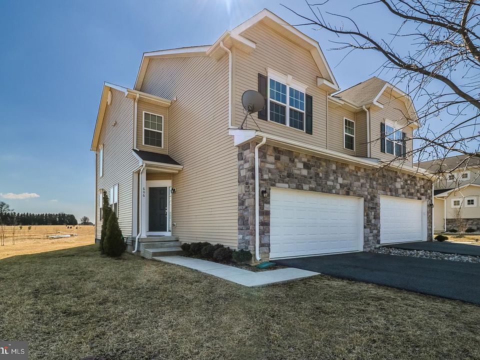 1st image of 606 Irish Ct
