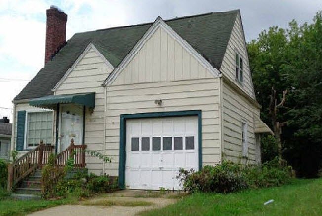 2nd image of 1604 22nd St NE