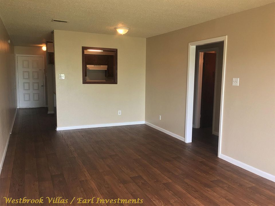Living room / Dining Area 