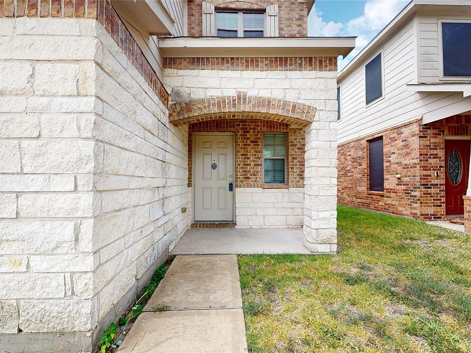 4 bed, 3.0 bath, 2000 sqft, $2,445 — Photo 3
