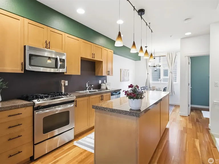 2225 NW Moraine Pl — Photo 10