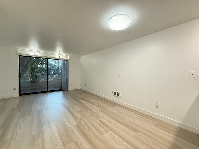 4745 Ravenna Ave NE #4745 — Photo 3