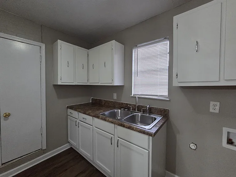 4535 Beacon Hill Dr — Photo 16