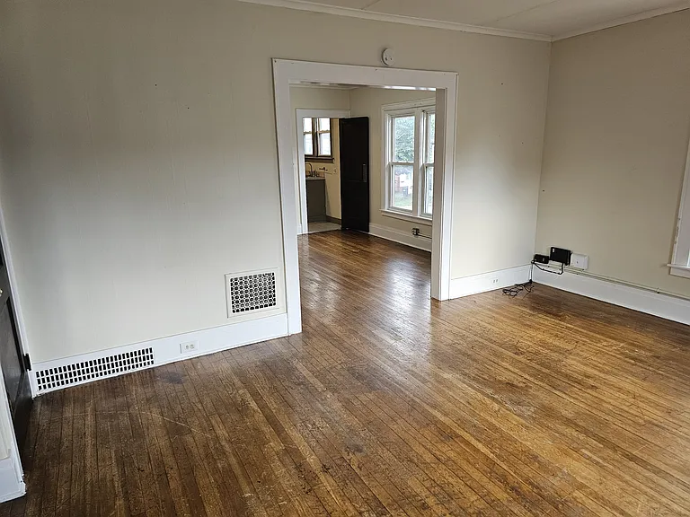 2519 Midland Ave — Photo 5