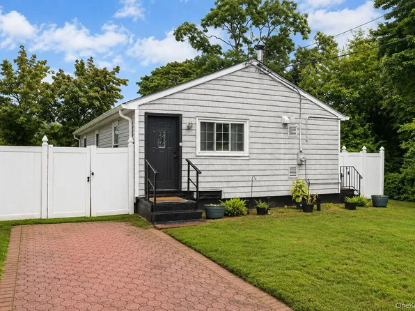 35 S 20th Street, Wyandanch, NY 11798