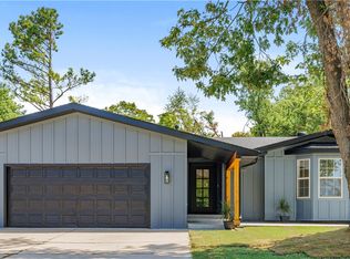 1110 NW G St, Bentonville, AR 72712