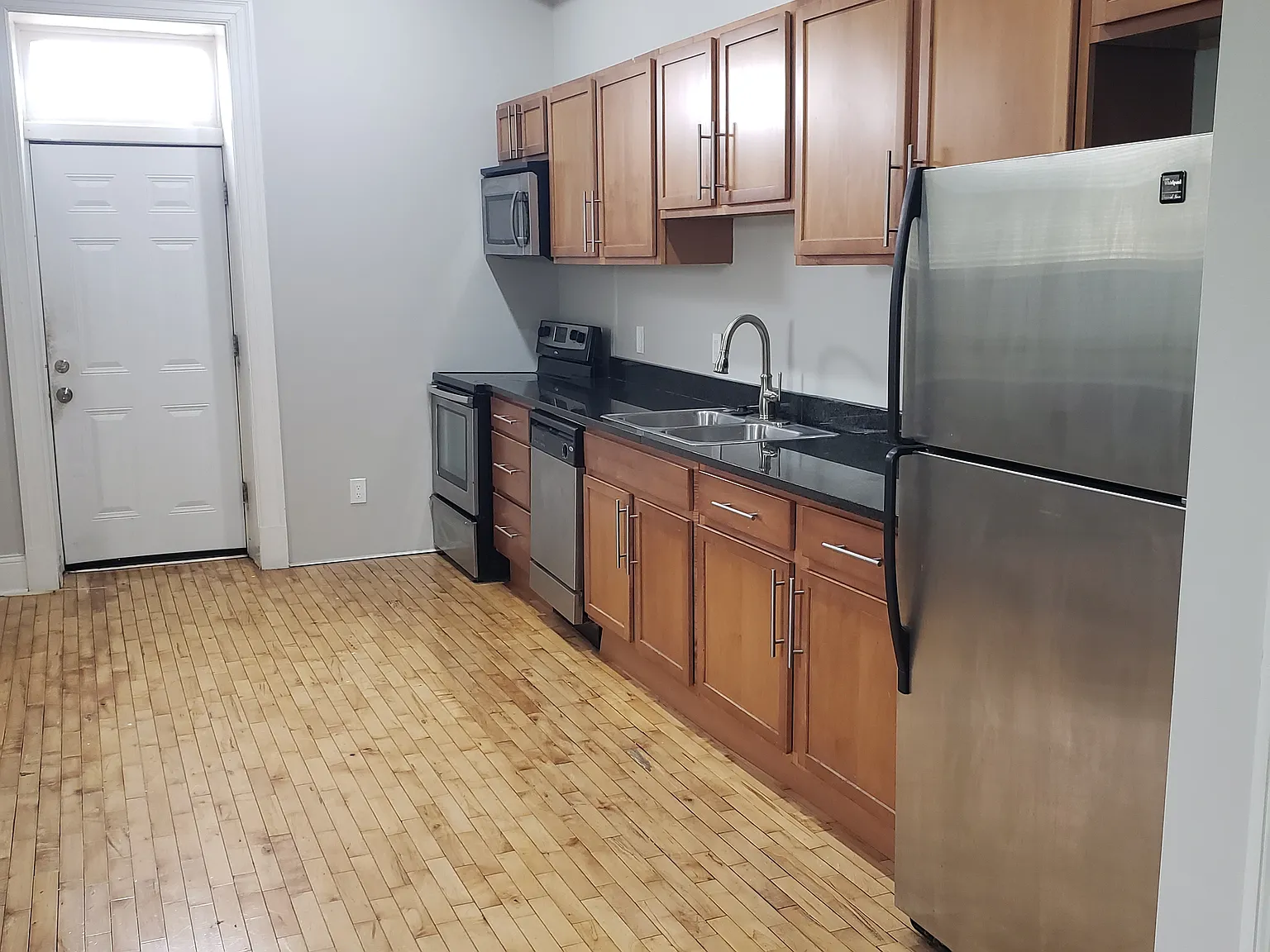 2 bed, 900 sqft, $1,300 — Photo 1