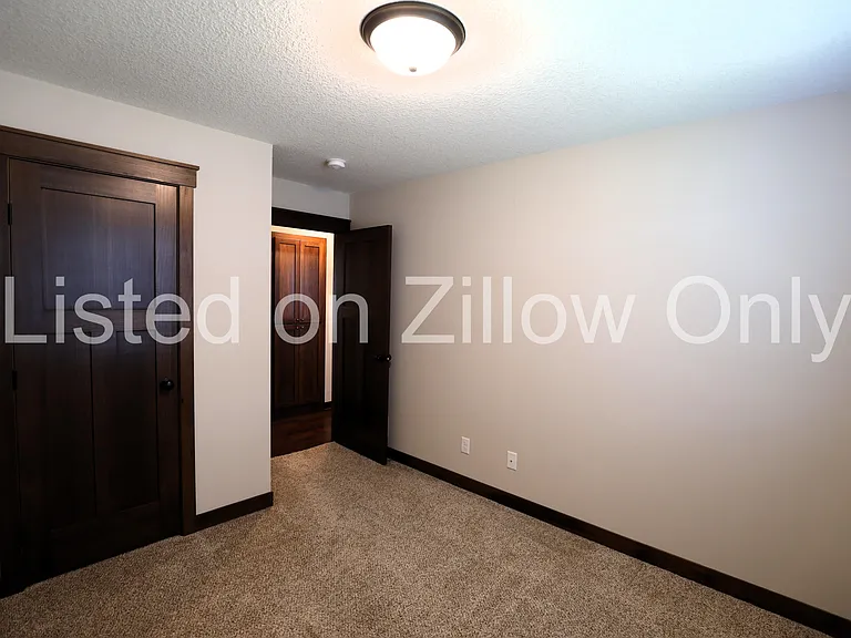 6758 Redwood Ave — Photo 15