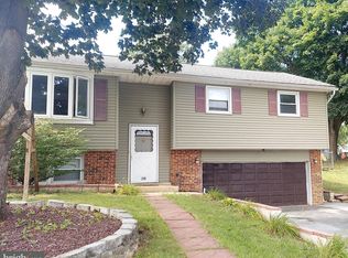 208 Stitt Dr, York, PA 17408