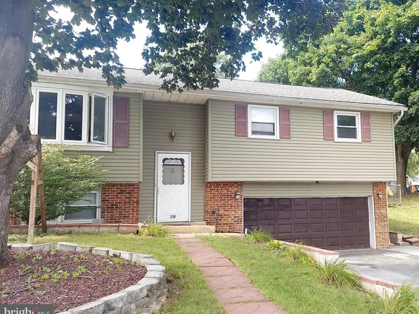 208 Stitt Dr, York, PA 17408