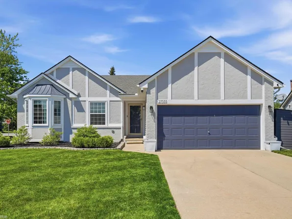 27555 Cedar Glen Dr, Chesterfield, MI 48051