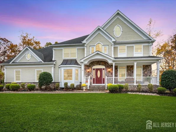 11 Madaline Dr, Edison, NJ 08820