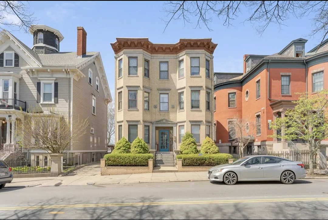 Building Photo - 404 Meridian St #2