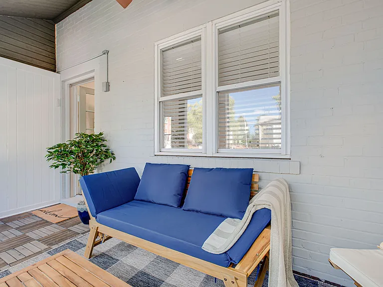 3107 Montrose Ave — Photo 10