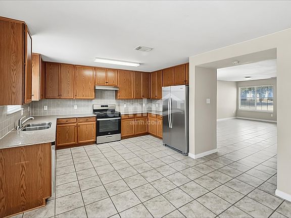 3rd image of 29435 Legends Glen Dr