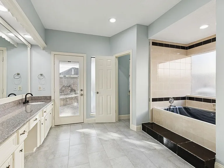 14819 Walbrook Dr — Photo 23