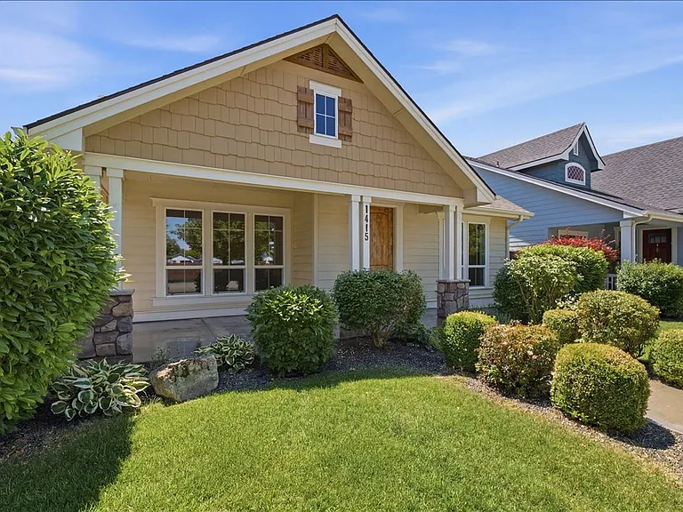 1415 E Summerheights Dr — Photo 3