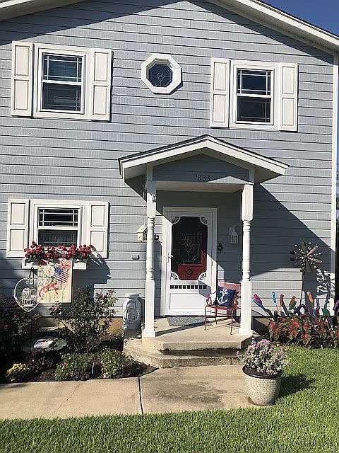 1st image of 1833 E Lake Dr