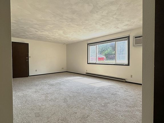 3rd image of 1109 Lark St APT 202
