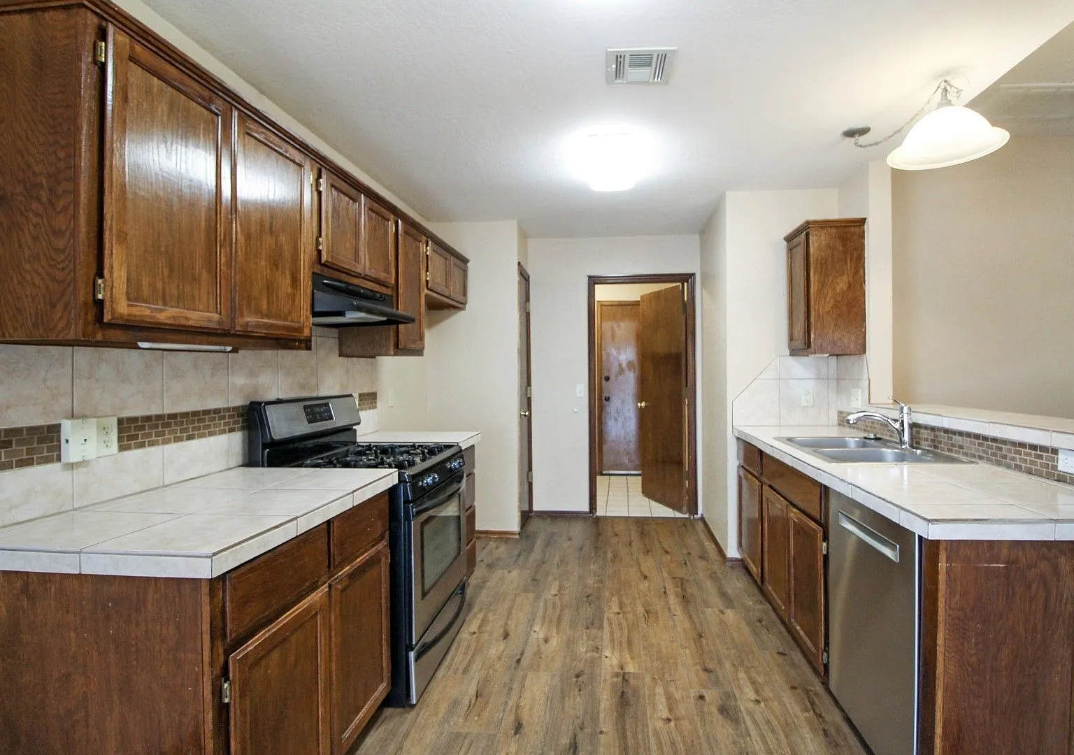 Nice 3 Bed with Office and Sunroom in Edmond — Photo 3