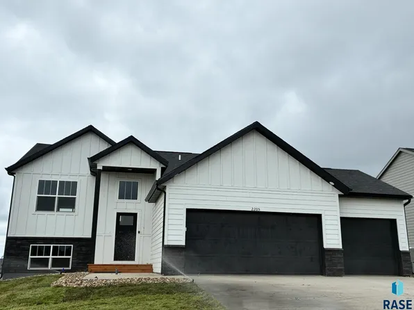 2205 E Alexa St, Brandon, SD 57005