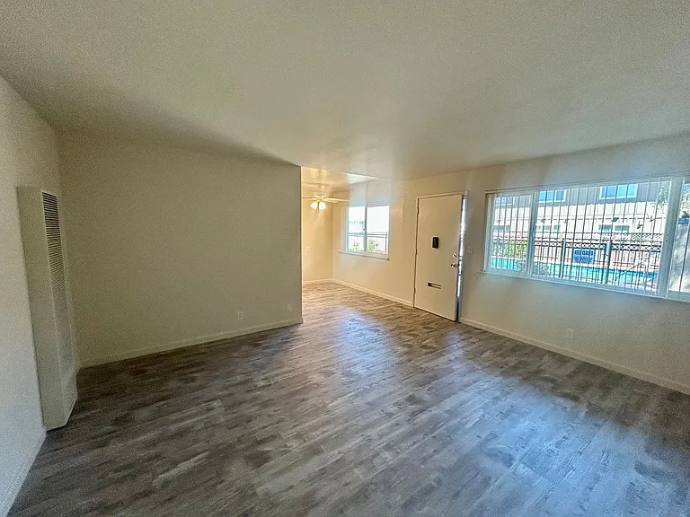 Dry Creek Apartments — Photo 3
