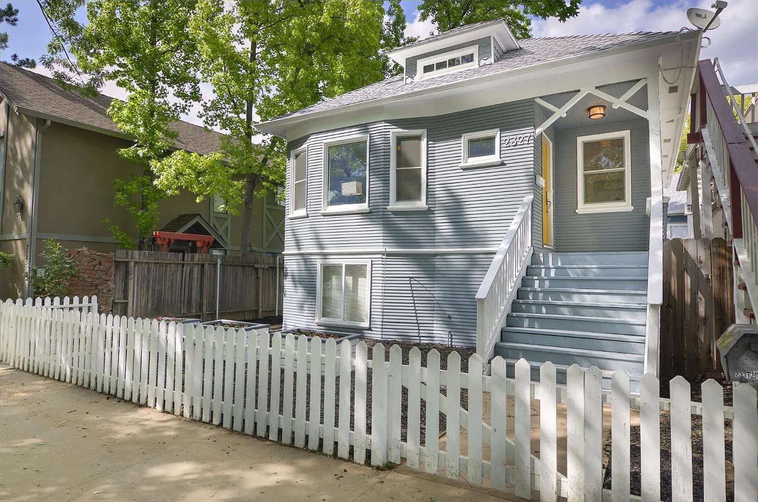 2327 Northglen St photo 1