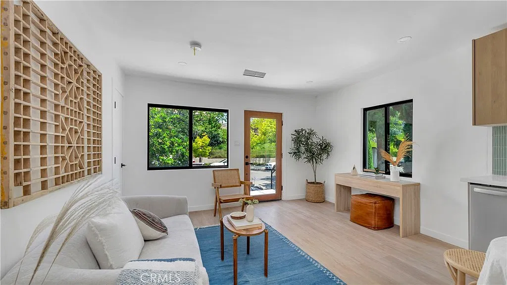 3 bed, 2002 sqft, $4,950 — Photo 1
