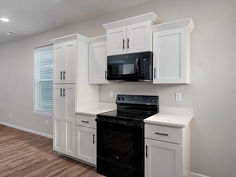 308 S Hampton Ave #B — Photo 6