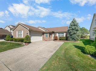 3755 New Boston Dr, Sterling Heights, MI 48314