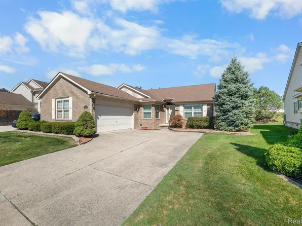 3755 New Boston Dr, Sterling Heights, MI 48314