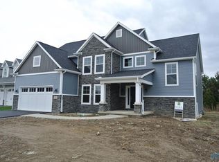 5856 Walnut Springs Blvd, Sylvania, OH 43560