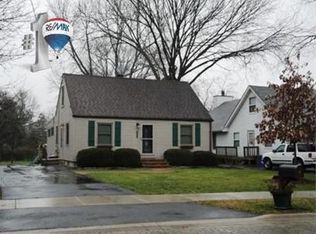 28W684 Warrenville Rd, Warrenville, IL 60555