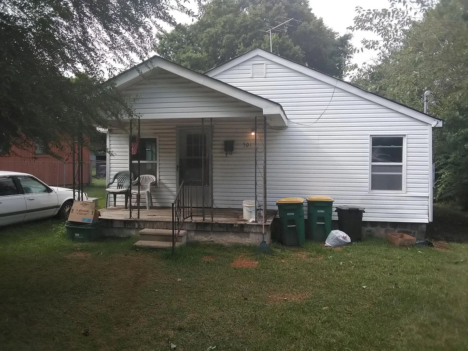 3 bed, 900 sqft, $925 — Photo 1