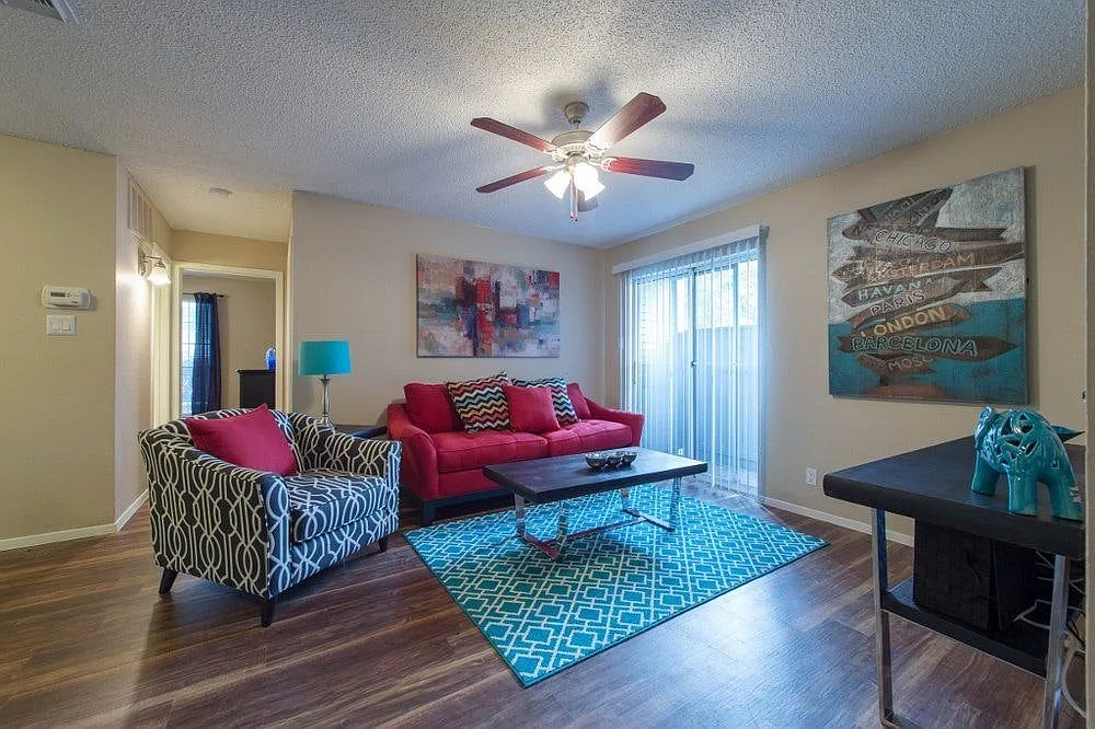 6808 South Interstate 35 Frontage Road, Unit 111 — Photo 1