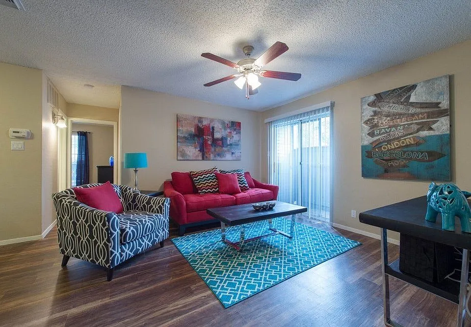 6808 S Interstate Highway 35 Frontage Rd #111