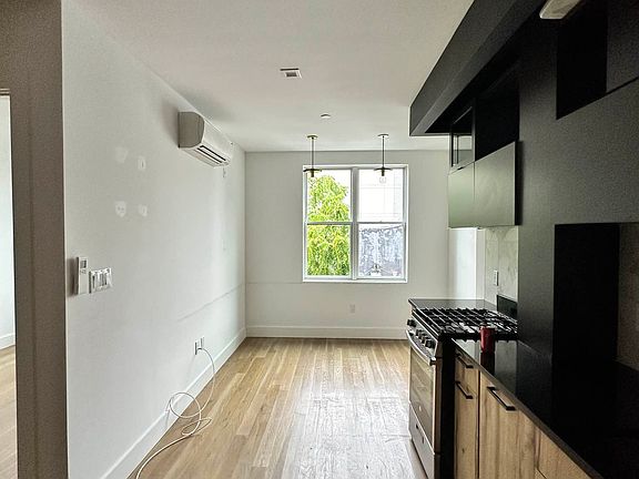 3rd image of 1052 Dean St #4B